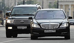 Медведев считает объем строительства дорог в России недостаточным. Медведев считает объем строительства дорог в России недостаточным.